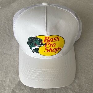 White bass pro shops hat | new